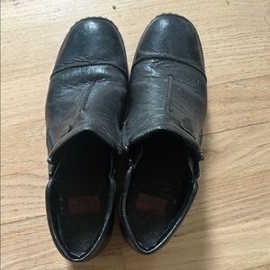 Women’s ankle booties